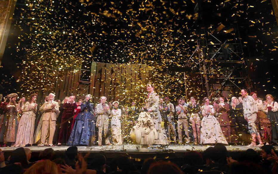 The Comédie-Française is having a blast all over Paris